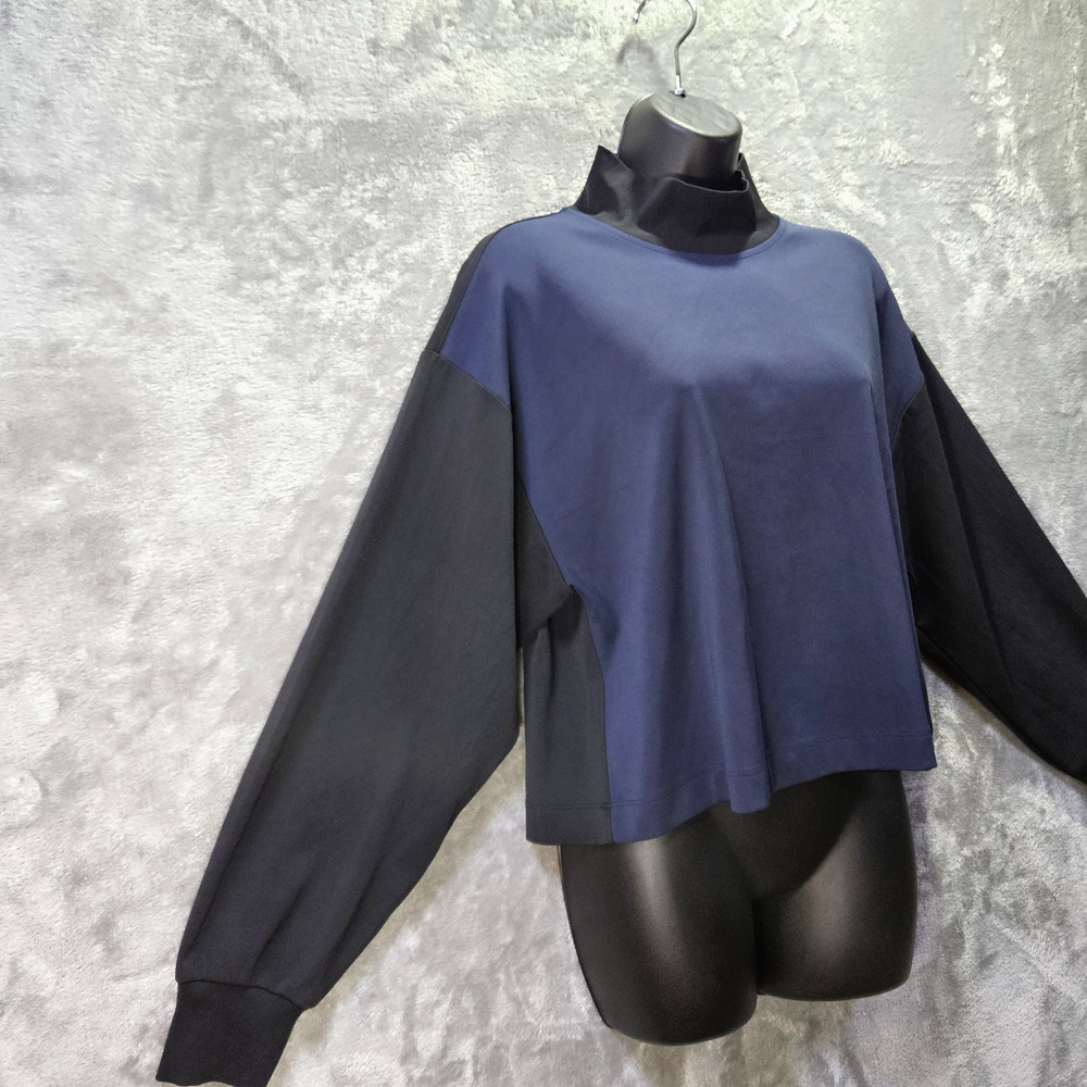 Athleta Cropped Mock Neck Sweatshirt M Navy Black Colorblock Quiet Luxury Clean - Picture 6 of 12